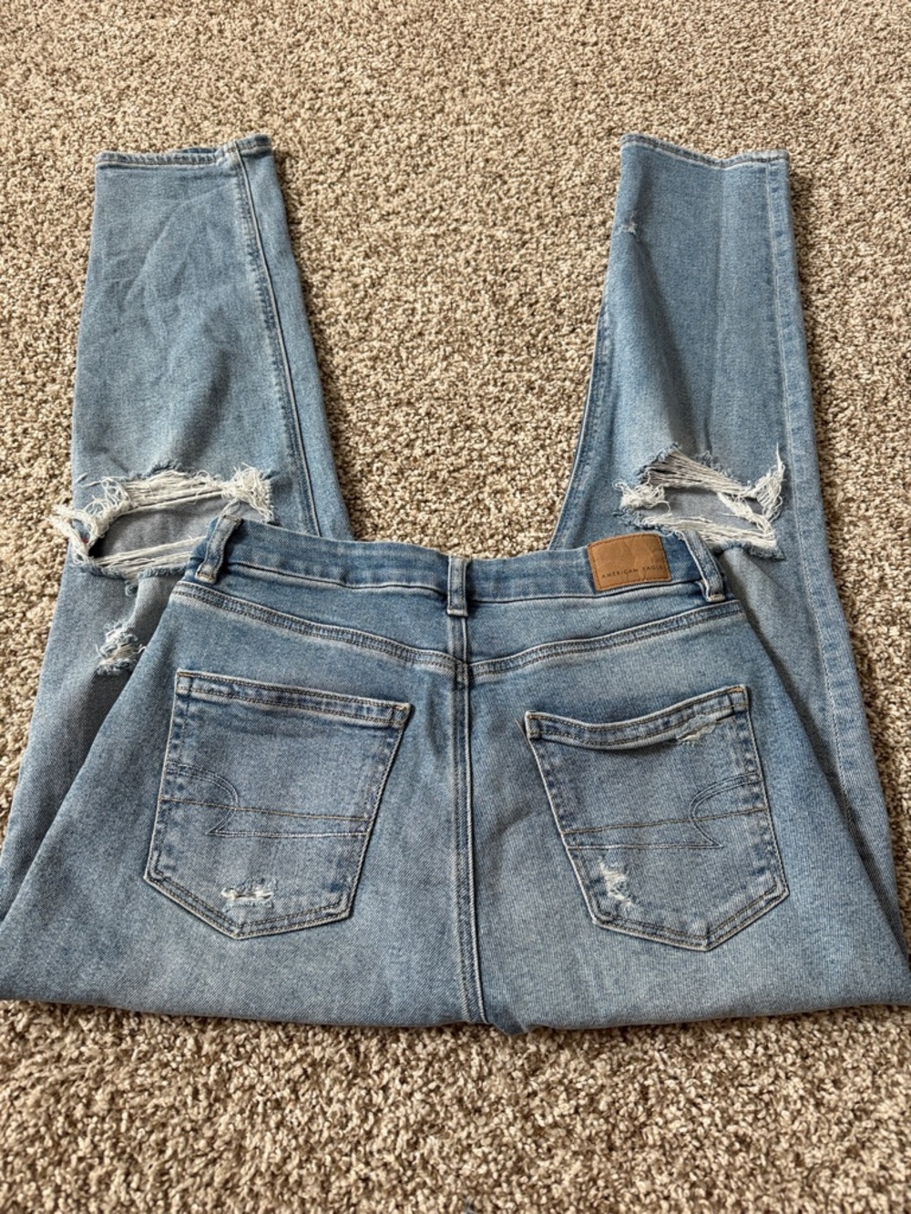 American Eagle Outfitters Light Blue Distressed Curvy Mom Jeans - Picture 5 of 7